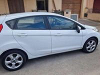 Usado Ford Fiesta Trend 95 CV (69 kW) 2009 Blanco Utilitario