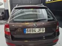 Usado Skoda Octavia Ambition 105 CV (77 kW) 2014 Marrón Familiar
