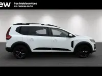 Usado Dacia Jogger Extreme 100 CV (73 kW) 2022 Blanco Monovolumen