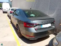 Usado Skoda Superb SportLine 150 CV (110 kW) 2023 Gris Berlina