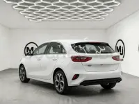Usado Kia Ceed 136 CV (100 kW) 2022 Blanco Utilitario