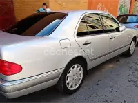 Usado Mercedes E280 Elegance 193 CV (141 kW) 1998 Gris / plata Berlina