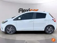 Usado Toyota Yaris Hybrid 99 CV (72 kW) 2019 Gris Utilitario