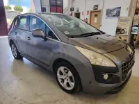 Usado Peugeot 3008 112 CV (82 kW) 2011 Gris / plata Familiar