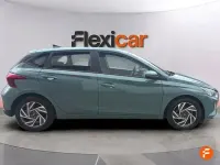 Usado Hyundai i20 100 CV (73 kW) 2024 Verde Utilitario