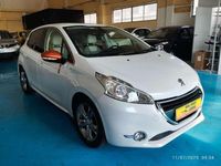 Usado Peugeot 208 Roland Garros 82 CV (60 kW) 2014 Blanco Utilitario