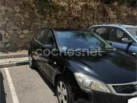 Usado Kia Ceed 115 CV (84 kW) 2011 Negro Utilitario