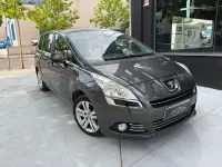 Usado Peugeot 5008 Sport 110 CV (80 kW) 2010 Gris / plata Monovolumen