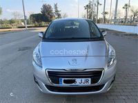 Usado Peugeot 5008 Style 120 CV (88 kW) 2015 Gris / plata Monovolumen