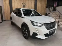 Usado Peugeot 2008 Active 100 CV (73 kW) 2023 Blanco SUV