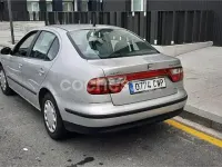 Usado Seat Toledo Stella 110 CV (80 kW) 2004 Gris / plata Berlina