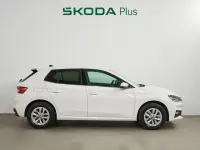 Usado Skoda Fabia Selection 95 CV (69 kW) 2024 Blanco Utilitario
