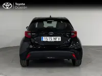 Usado Toyota Yaris Hybrid Active 116 CV (85 kW) 2025 Negro azabache Berlina
