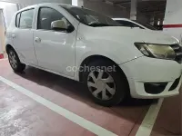 Usado Dacia Sandero Lauréate 90 CV (66 kW) 2013 Blanco Berlina