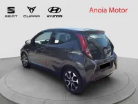 Usado Toyota Aygo X-play 72 CV (52 kW) 2020 Gris Utilitario
