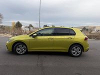Usado VW Golf VIII 115 CV (84 kW) 2022 Amarillo Berlina