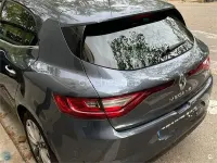 Usado Renault Mégane Zen 140 CV (102 kW) 2019 Gris / plata Berlina