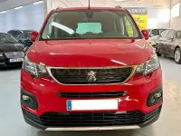 Begagnad Peugeot Rifter Allure 130 HK (95 kW) 2019 Röd Minibuss