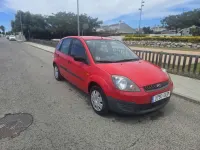 Usado Ford Fiesta Ambiente 68 CV (50 kW) 2009 Rojo Utilitario
