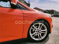 Usado Ford Focus Trend 125 CV (91 kW) 2013 Rojo Berlina