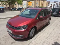Usado VW Touran Advance 105 CV (77 kW) 2015 Rojo Monovolumen