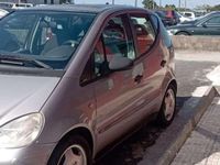 Usado Mercedes A170 95 CV (69 kW) 2004 Gris Utilitario