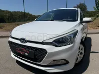Usado Hyundai i20 84 CV (61 kW) 2016 Blanco Berlina