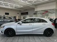 Usado Mercedes A200 Urban 156 CV (114 kW) 2014 Gris / plata Berlina