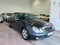 Usado Mercedes E270 Avantgarde 177 CV (130 kW) 2004 Azul Berlina