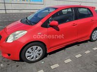 Usado Toyota Yaris Sol 87 CV (63 kW) 2006 Rojo Berlina