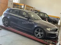 Usado BMW 118 122 CV (89 kW) 2007 Negro Utilitario