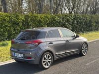 Usado Hyundai i20 100 CV (73 kW) 2017 Gris / plata Berlina