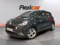 Usado Hyundai i10 67 CV (49 kW) 2023 Gris Utilitario