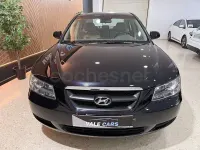 Usado Hyundai Sonata Style 140 CV (102 kW) 2007 Granate Berlina