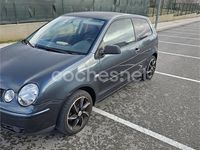 Usado VW Polo Highline 100 CV (73 kW) 2004 Gris / plata Utilitario