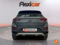 Usado VW T-Roc Life 110 CV (80 kW) 2023 Gris SUV
