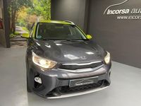 Usado Kia Stonic 120 CV (88 kW) 2018 Gris / plata SUV