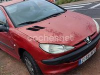 Usado Peugeot 206 75 CV (55 kW) 2001 Granate Berlina