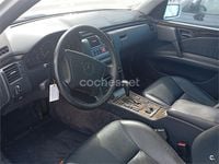 Usado Mercedes E300 Avantgarde 136 CV (100 kW) 1998 Gris / plata Berlina