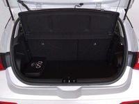 Usado Hyundai i20 101 CV (74 kW) 2024 Gris Utilitario