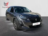 Usado Peugeot 2008 Active 100 CV (73 kW) 2022 Gris / plata SUV