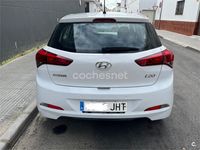 Usado Hyundai i20 84 CV (61 kW) 2015 Blanco Berlina