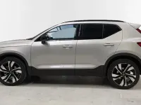 Usado Volvo XC40 Plus 163 CV (119 kW) 2024 Plateado SUV