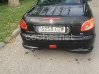 Usado Peugeot 206 110 CV (80 kW) 2004 Negro Descapotable