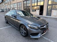 Usado Mercedes C220 170 CV (125 kW) 2018 Gris Coupe