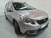 Usado Peugeot 2008 Style 100 CV (73 kW) 2018 Gris / plata SUV
