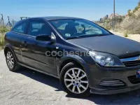 Usado Opel Astra GTC Enjoy 100 CV (73 kW) 2006 Negro Berlina