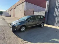 Usado Peugeot 5008 Active 150 CV (110 kW) 2011 Gris / plata Monovolumen