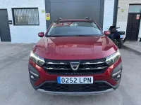 Usado Dacia Sandero Essentiel 91 CV (66 kW) 2021 Granate Berlina