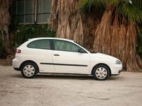 Usado Seat Ibiza Stella 75 CV (55 kW) 2002 Gris Utilitario